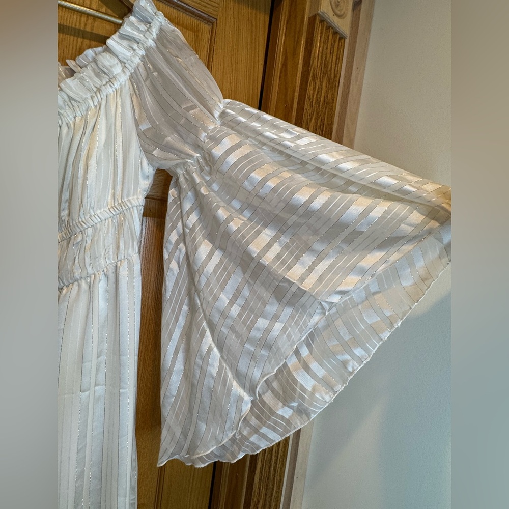 VENUS Elegant Off-Shoulder White Maxi Dress - Picture 4 of 16